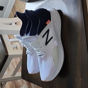 Mens Bright White New Balance Freshfoam ROAV Size 10 tennis shoes